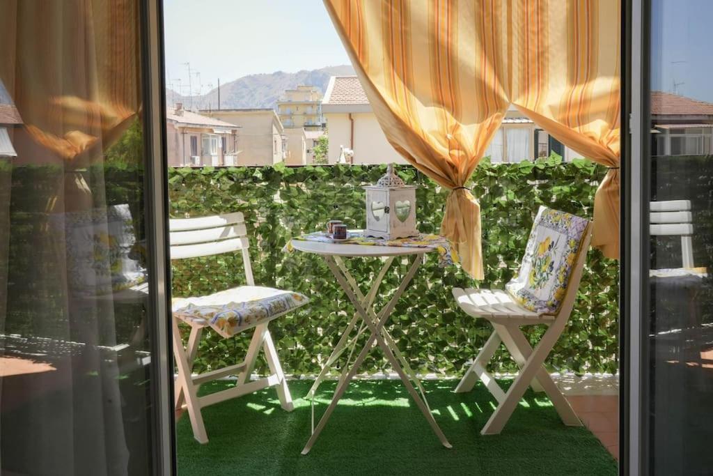 Dolce Sicily A 2Km Dal Centro Apartment Palermo Bagian luar foto