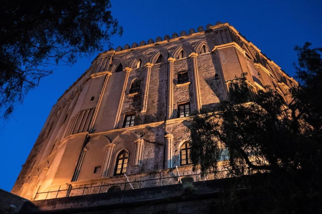Dolce Sicily A 2Km Dal Centro Apartment Palermo Bagian luar foto