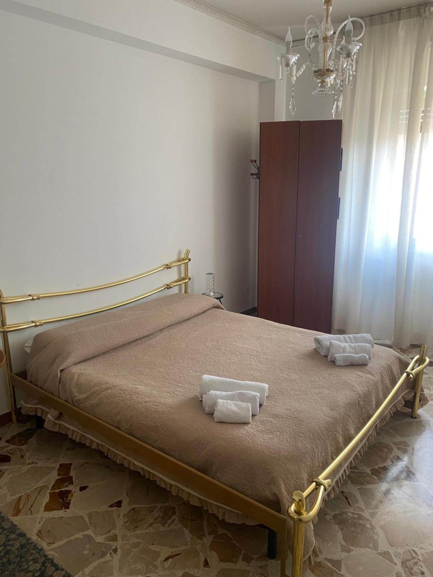 Dolce Sicily A 2Km Dal Centro Apartment Palermo Bagian luar foto