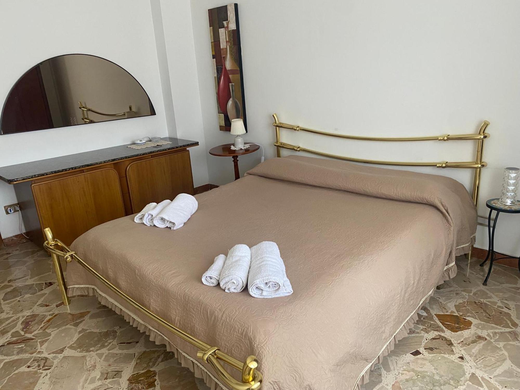 Dolce Sicily A 2Km Dal Centro Apartment Palermo Bagian luar foto